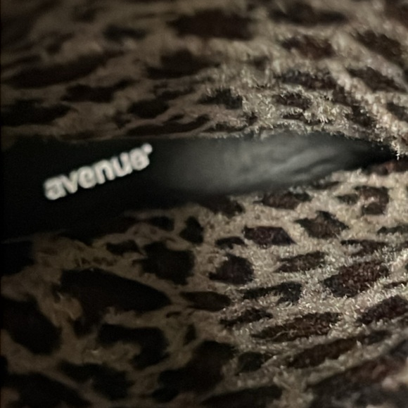 Avenue Tahoe Fringe Boots - Picture 6 of 7